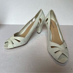 Easy Street Women's Pumps Cream Slip On Open Toe 11M